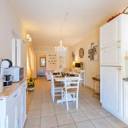 Maison Elire - 10 Passi Dal Mare * 카폴리베리