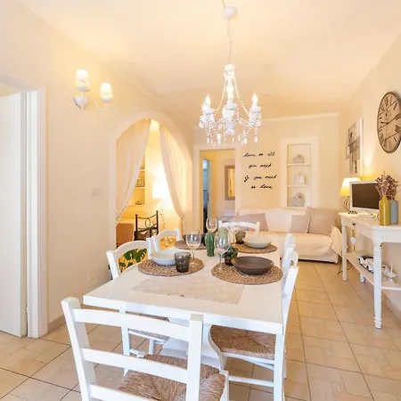 Dom wakacyjny Maison Elire - 10 Passi Dal Mare
